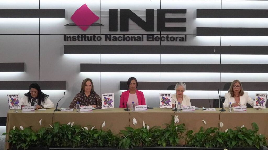 El INE enfrentará un recorte de 18.3% en 2026; Gobierno abrirá foros ciudadanos para discutir la Reforma Electoral.