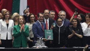 En 10 minutos, Rosa Icela entrega informe de Sheinbaum