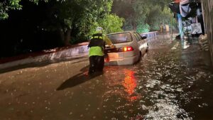 VIDEOS: Inundaciones por fuertes lluvias afectan esta noche la CDMX