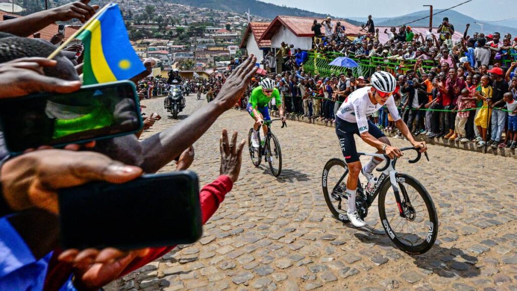 Isaac del Toro queda en el Top 10 del Mundial de Ruta de Ruanda 2025