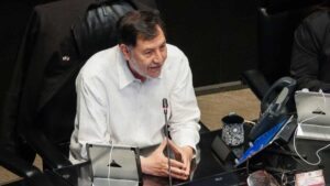 Estudiante que increpó a Fernández Noroña denuncia acoso en redes