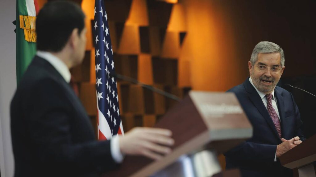 Juan Ramón de la Fuente y Marco Rubio se reúnen en México.