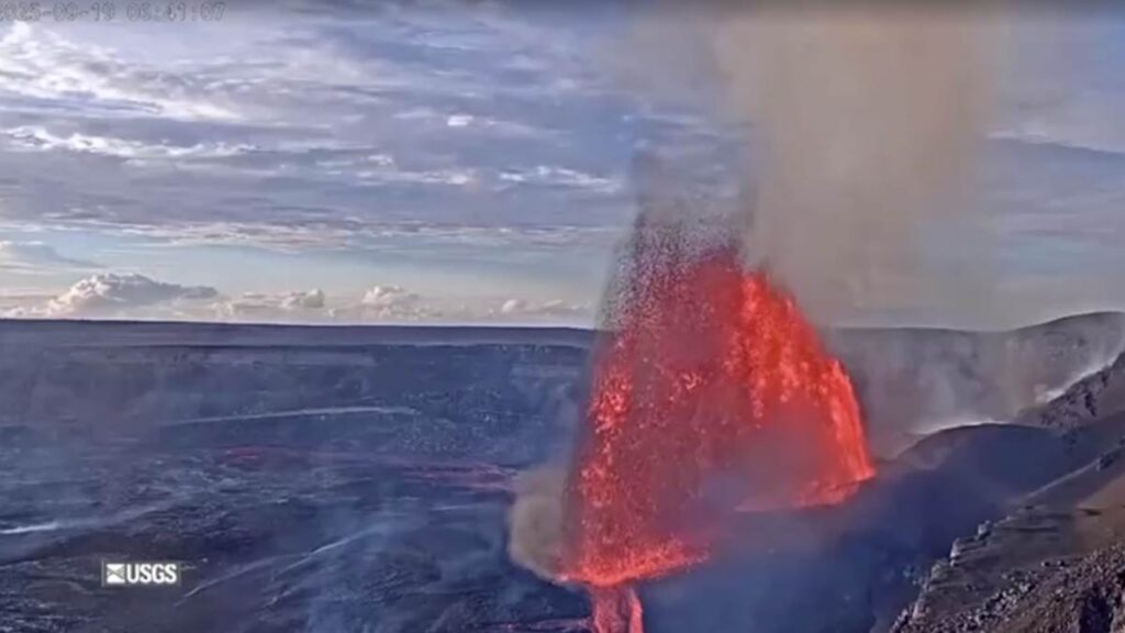 El volcán Kilauea entra en erupción en Hawái con fuentes de lava de 30 metros de altura