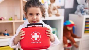 Kit de emergencia para niños: ¿qué pueden llevar en la mochila este regreso a clases?