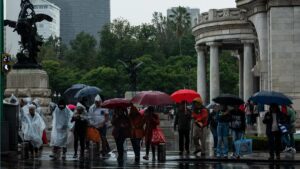Ambiente cálido y probabilidad de chubascos y lluvias para CDMX este viernes