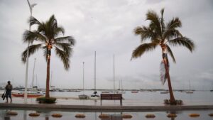 Raymond tocará tierra el sábado en BCS y provocará lluvias 3 días en varios estados