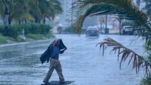 Fuertes lluvias y vientos predominarán en gran parte de México este 15 de octubre