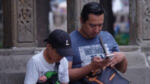 Así puedes reportar baches y socavones vía WhatsApp en CDMX