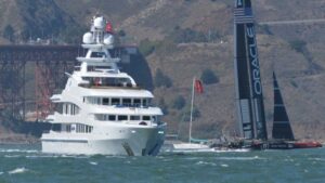 Video muestra cómo un yate de lujo se hunde en sólo 15 minutos