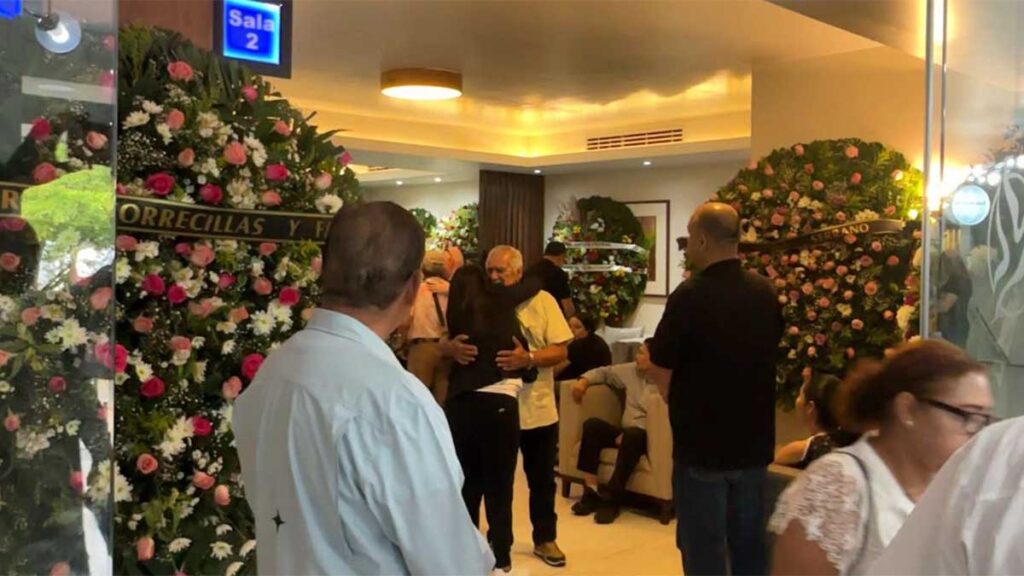 Velorio de la maestra asesinada en Sinaloa.