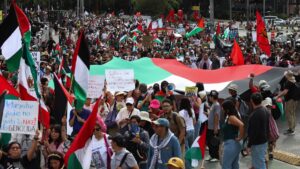 Marcha por Palestina avanza en Reforma rumbo al Senado; tránsito afectado en Periférico