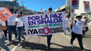 ¡Basta ya queremos paz! Marchan más de 50 mil ciudadanos en Culiacán a casi un año de la violencia