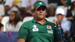 ¿Quién es Andrea Becerra, la bicampeona mundial mexicana de tiro con arco?