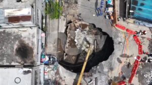 Crece megasocavón de Iztapalapa: evacúan a cerca de 30 personas