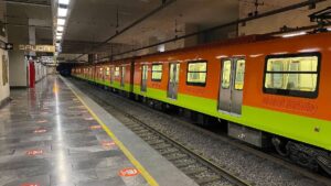 Hombre se arroja a las vías en estación Copilco; detienen Línea 3 del Metro