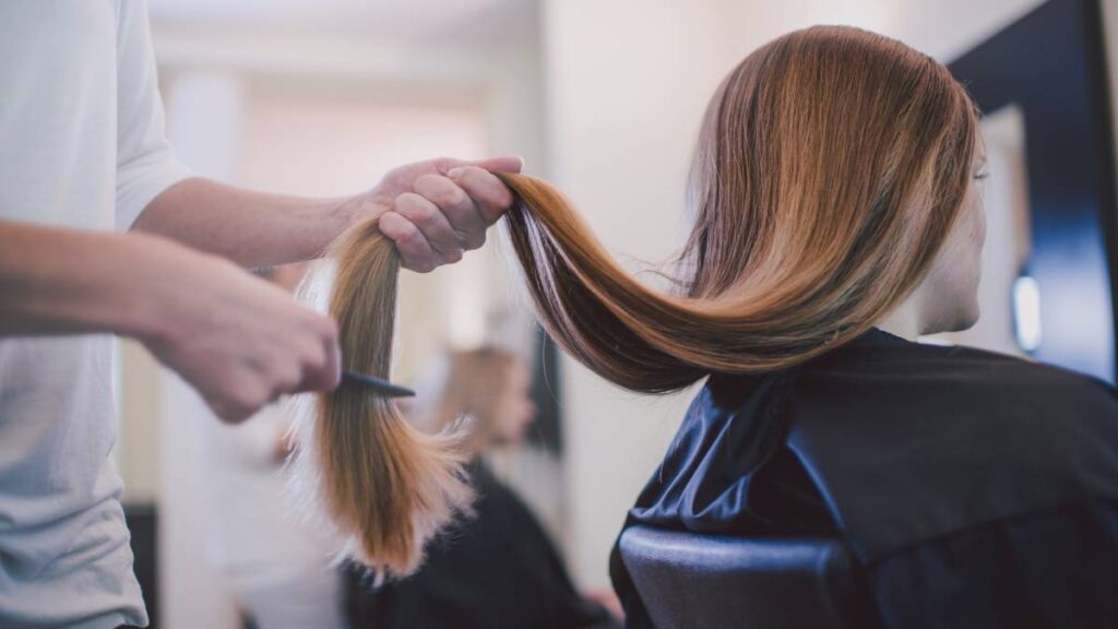 ¿Quién era Miguel de la Mora, estilista de Ángela Aguilar y otras celebridades?