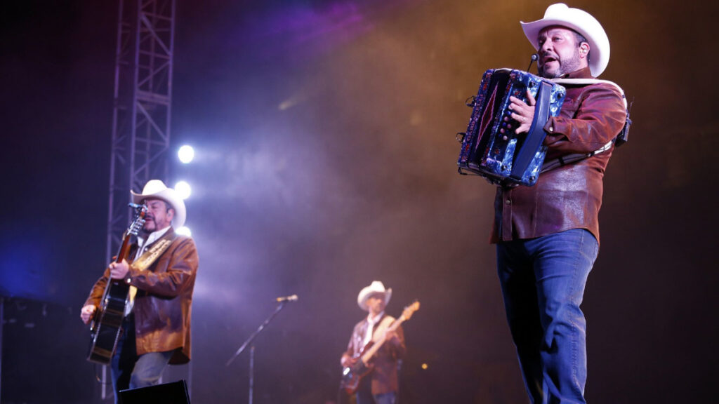 Así se despidió Grupo Firme de Don Lupe