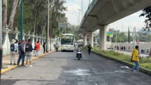 “¡Vivos se los llevaron, vivos los queremos!”: padres de los 43 normalistas protestan en el Campo Militar número 1