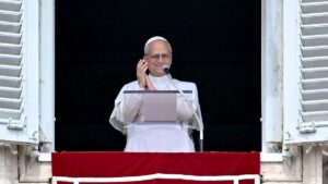 Papa León XIV cumple 70 años de edad; fieles lo felicitan