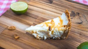 Sencilla receta de pay de limón con galletas, para hacer en casa y sin horno