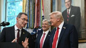 Trump y Pfizer acuerdan reducir precios de medicamentos en EE. UU.