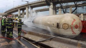 Silza cubre gastos funerarios de chofer fallecido tras explosión de pipa