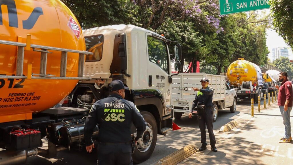 Reglamento de Tránsito de CDMX sobre el transporte de pipas de gas