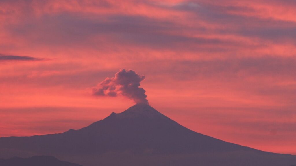 popocatepetl-en-plena-actividad-fotografo-revela-impresionantes-tomas-aereas