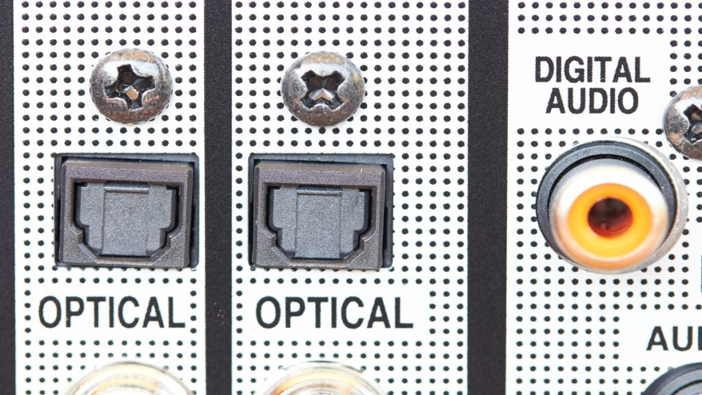 por-que-en-las-televisiones-el-puerto-de-audio-optico-tiene-una-tapa