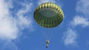 Tecnología y disciplina: así entrenan los paracaidistas en México