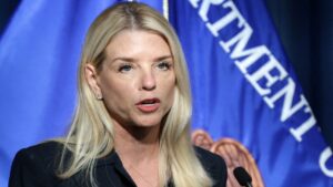 Pam Bondi acusa al Cártel de Sinaloa de financiar el terrorismo en EE. UU.