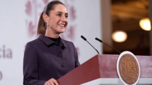 Sheinbaum reconoce adeudo a farmacéuticas, pero exige entrega de medicamentos