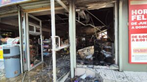 Hombres armados incendian negocios y autos en Villahermosa, Tabasco