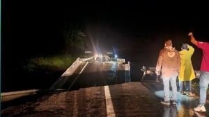 Lluvias en Chiapas colapsan puentes y cierran carreteras