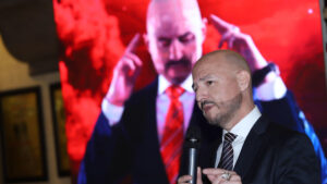 ¿Quién es John Milton, el “caballero de la hipnosis” que fue asaltado en Sinaloa?