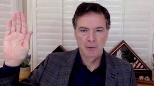 Inculpan en EE. UU. a exdirector del FBI, James Comey, por “graves delitos”