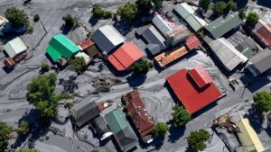 Caos, inundaciones y deslaves: impresionantes imágenes de “la reina de las tormentas” en Asia