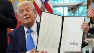 Donald Trump impone pago de 100 mil dólares a visas de trabajo H-1B