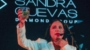 Sandra Cuevas no tiene ninguna empresa registrada a su nombre, afirma narcopolíticos