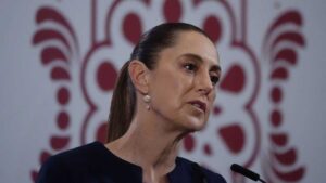 Sheinbaum se enoja por pregunta sobre muerte de marinos