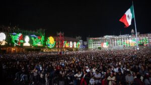 Celebración del Grito en el Zócalo reúne a 280 mil personas sin incidentes