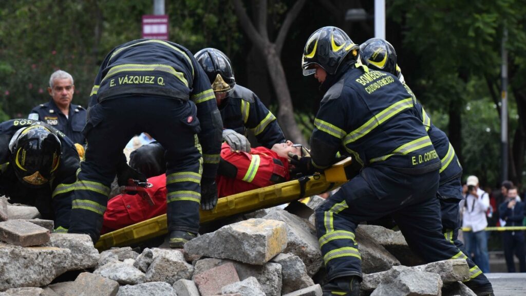 Ejercicios simulados por sismo. Foto: Cuartoscuro