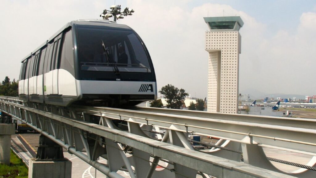 Suspenden servicio del aerotrén en AICM; habilitan transporte alterno