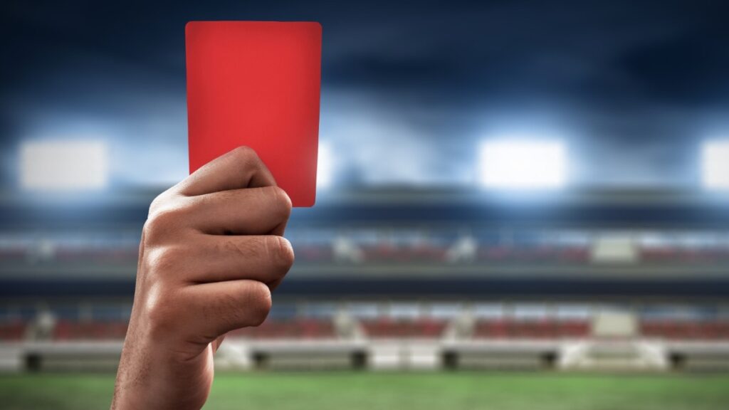 ¡Lamentable! Árbitra Vanessa Ceballos es golpeada en la cara por un jugador en pleno partido