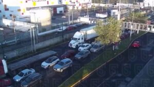 Choque en Toluca genera tráfico de 3 kilómetros en dirección a Tollocan