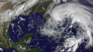 Dos ciclones podrían colisionar y crear “tormenta monstruo”: pronostican el temido efecto Fujiwhara