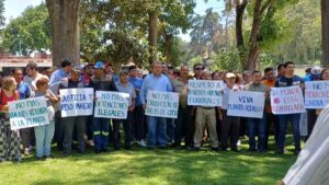 Trabajadores de la planta cementera Cruz Azul piden ayuda para volver a sus empleos