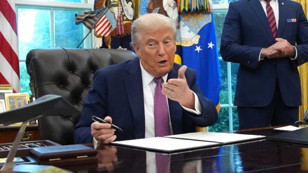 Trump advierte a Venezuela que derribará aviones