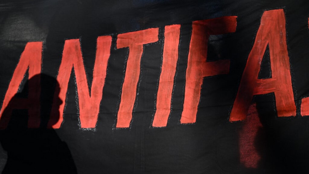 Trump designa al movimiento Antifa como organización terrorista