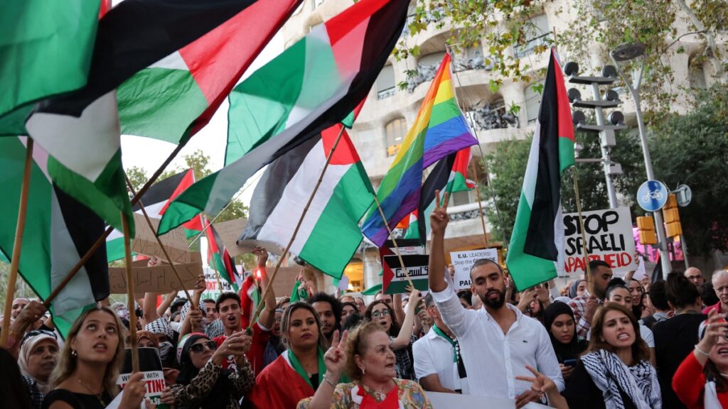 Trump erosiona la democracia en EE. UU. y solapa un “genocidio” en Gaza